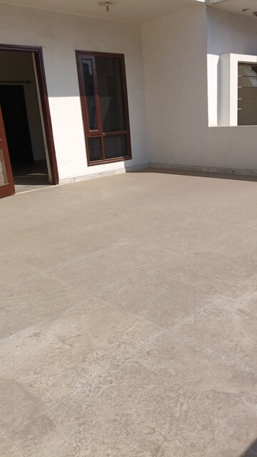 Room in 2 BHK Builder Floor at Sector 46 – for Rent