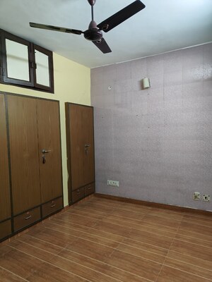 Room in 2 BHK Independent House at RWA Apartments Sector 26, Sector 26 – for Rent