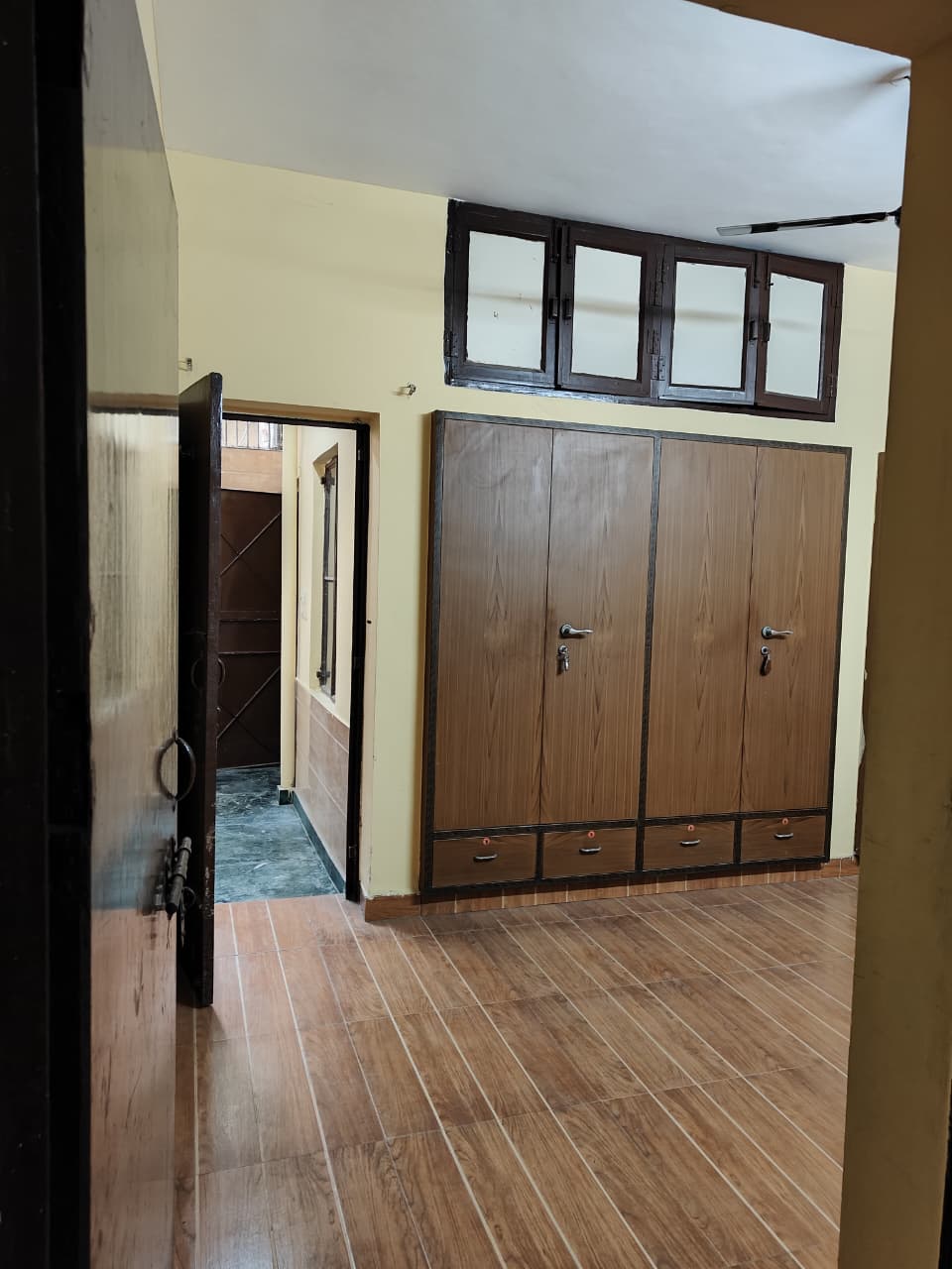 2 BHK + Extra Room Independent House For Rent in RWA Apartments Sector 26