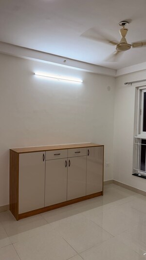 Room in 3 BHK Apartment at Pashmina Waterfront, Old Madras Road – for Rent