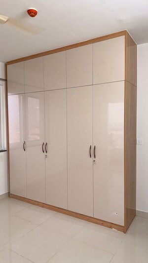 Room in 3 BHK Apartment at Pashmina Waterfront, Old Madras Road – for Rent