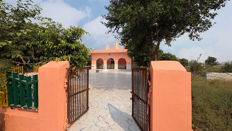 Balcony, tappal  200 Sq.Yd. Plot In Tappal Aligarh 9597882