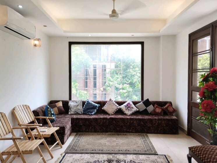 Living Room, chittaranjan park 3 Bedroom 2000 Sq.Ft. Builder Floor In Chittaranjan Park Delhi 9598005