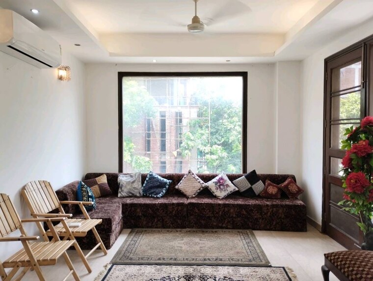 Living Room, chittaranjan park 3 Bedroom 2000 Sq.Ft. Builder Floor In Chittaranjan Park Delhi 9598005