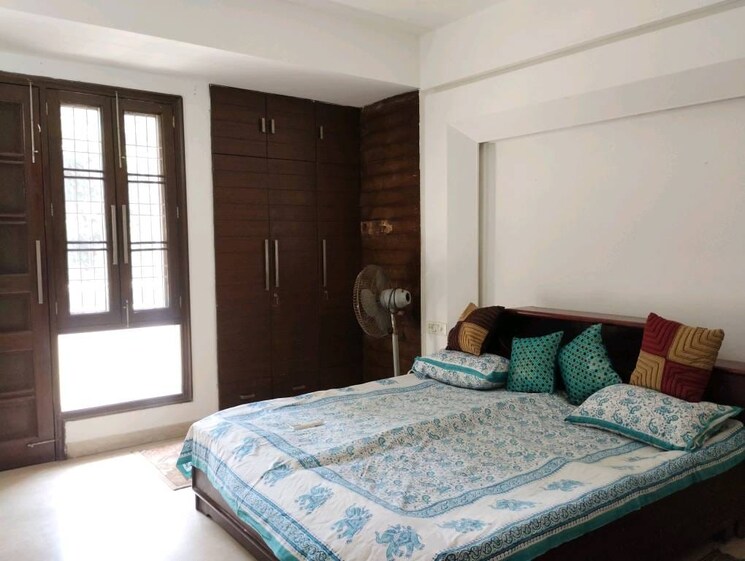 Bedroom, chittaranjan park 3 Bedroom 2000 Sq.Ft. Builder Floor In Chittaranjan Park Delhi 9598005