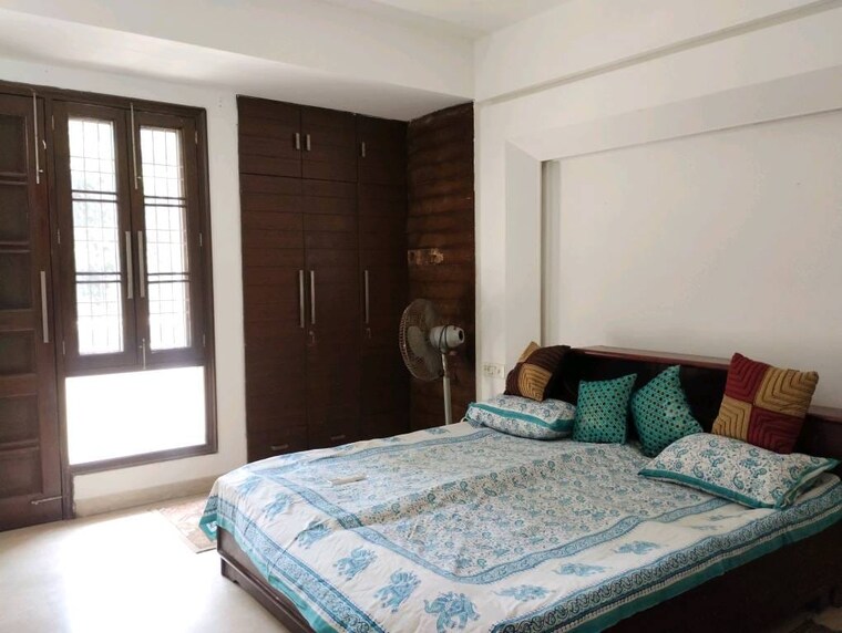 Bedroom, chittaranjan park 3 Bedroom 2000 Sq.Ft. Builder Floor In Chittaranjan Park Delhi 9598005