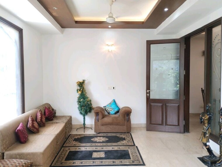 Living Room, chittaranjan park 3 Bedroom 2000 Sq.Ft. Builder Floor In Chittaranjan Park Delhi 9598005