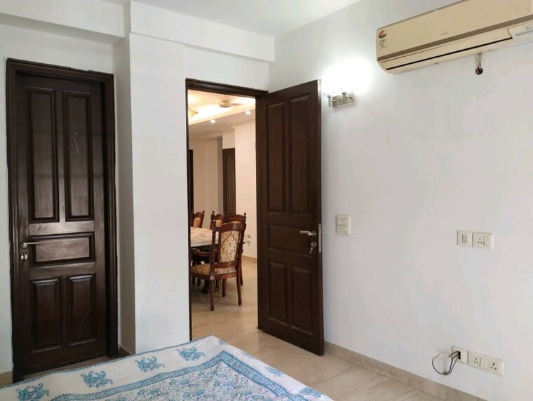 Room, chittaranjan park 3 Bedroom 2000 Sq.Ft. Builder Floor In Chittaranjan Park Delhi 9598005