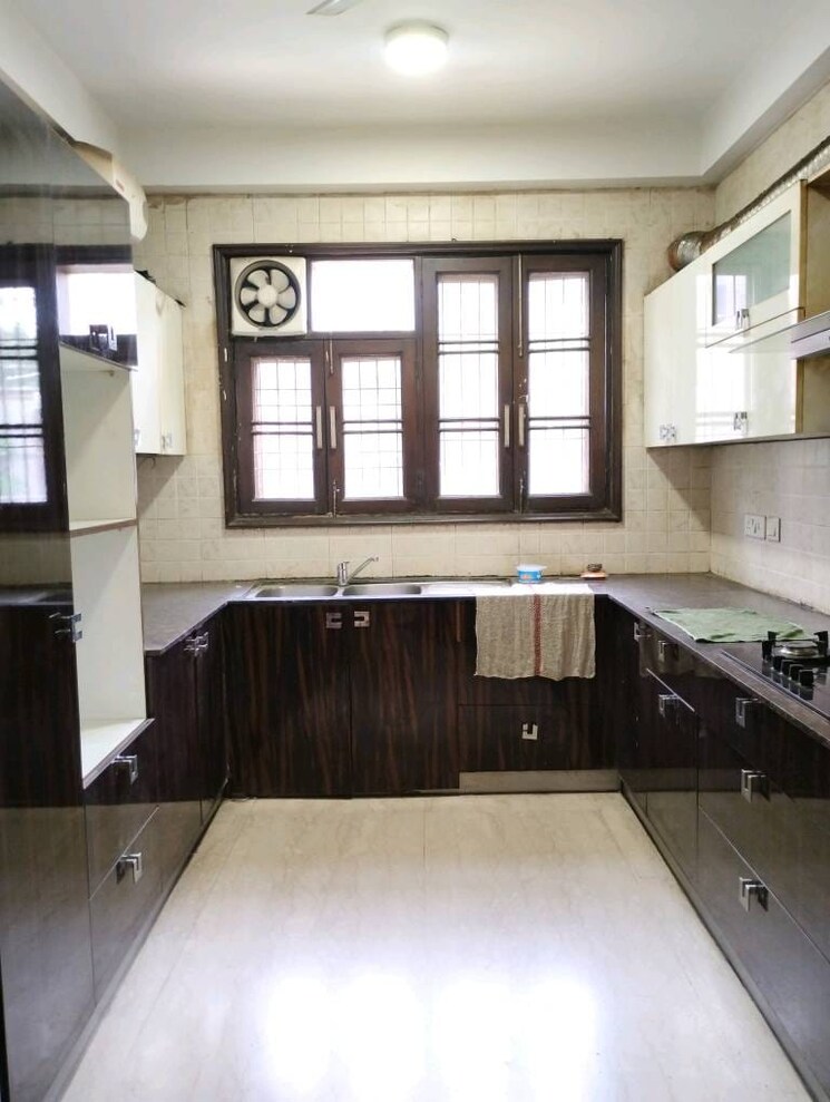 Kitchen, chittaranjan park 3 Bedroom 2000 Sq.Ft. Builder Floor In Chittaranjan Park Delhi 9598005