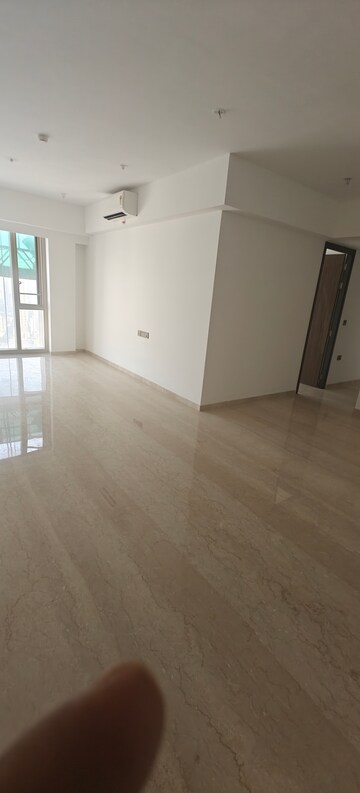 Room in 3 BHK Apartment at Lodha The Park Side, Worli – for Rent