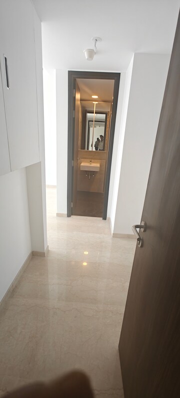 Room in 3 BHK Apartment at Lodha The Park Side, Worli – for Rent