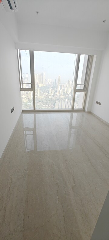 Room in 3 BHK Apartment at Lodha The Park Side, Worli – for Rent