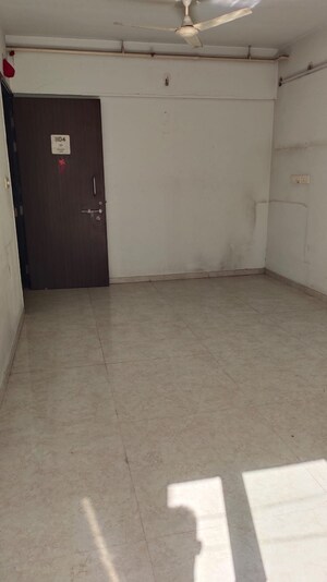 Room in 1.5 BHK Apartment at Lodha Palava City Lakeshore Greens, Dombivli East – for Rent