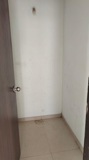 Room in 1.5 BHK Apartment at Lodha Palava City Lakeshore Greens, Dombivli East – for Rent