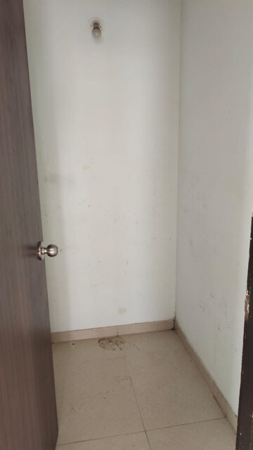 Room in 1.5 BHK Apartment at Lodha Palava City Lakeshore Greens, Dombivli East – for Rent