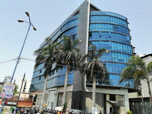  Showroom For Rent in South Tukoganj