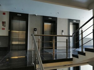 Lift in  Showroom at South Tukoganj – for Rent