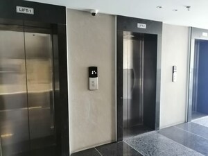 Lift in  Showroom at South Tukoganj – for Rent