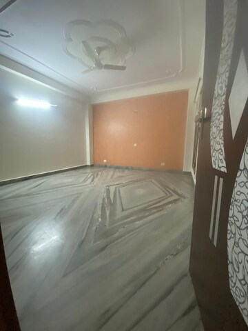 Bedroom in 3 BHK Builder Floor at Sector 52 – for Rent