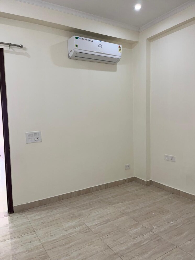 Room, sector 67 2 Bedroom 1300 Sq.Ft. Builder Floor In Sector 67 Gurgaon 9598110
