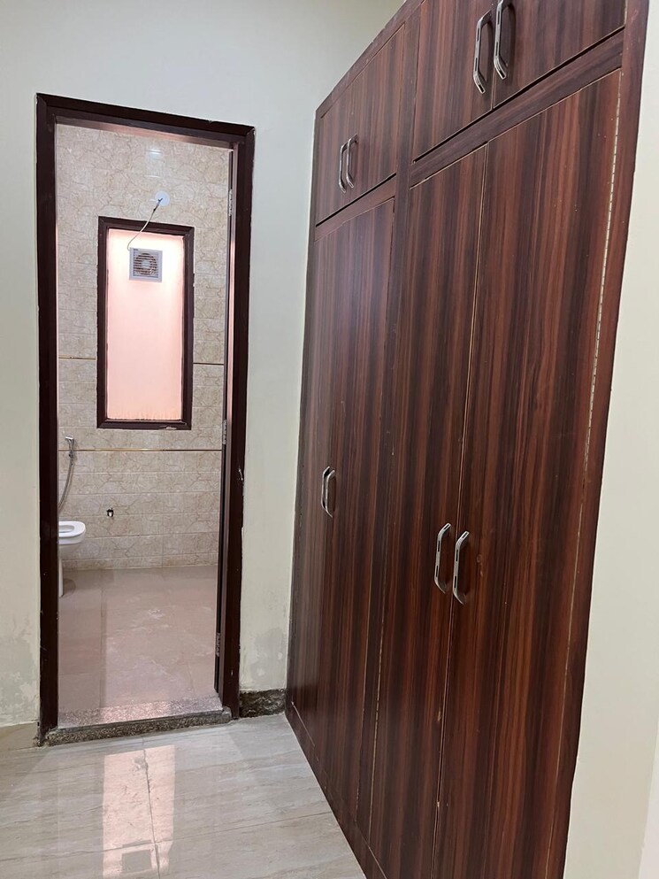 Attached Bathroom, sector 67 2 Bedroom 1300 Sq.Ft. Builder Floor In Sector 67 Gurgaon 9598110