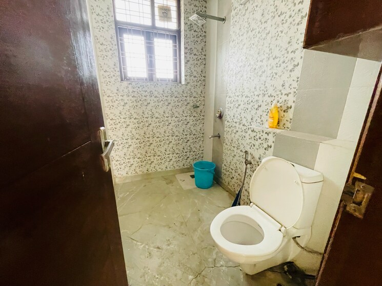 Bathroom, palam-vyapar-kendra 2 Bedroom 1450 Sq.Ft. Builder Floor In Palam Vihar Gurgaon 9598143