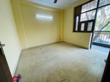 Room in 2 BHK Builder Floor at Palam Vyapar Kendra, Palam Vihar – for Rent