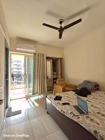 Room in 3 BHK Apartment at Gaur City 2 - 14th Avenue, Sector 16c Greater Noida – for Rent
