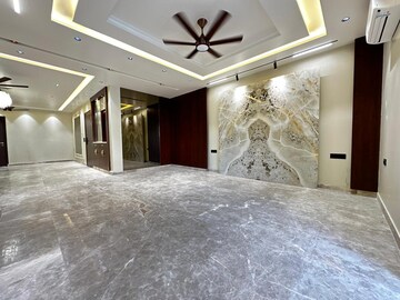 Room in 4 BHK Builder Floor at Ansal API Esencia, Sector 67 – for Sale