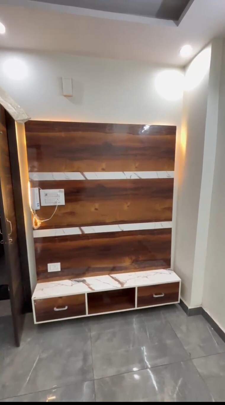 Room, dwarka mor 2 Bedroom 60 Sq.Yd. Builder Floor In Dwarka Mor Delhi 9598136