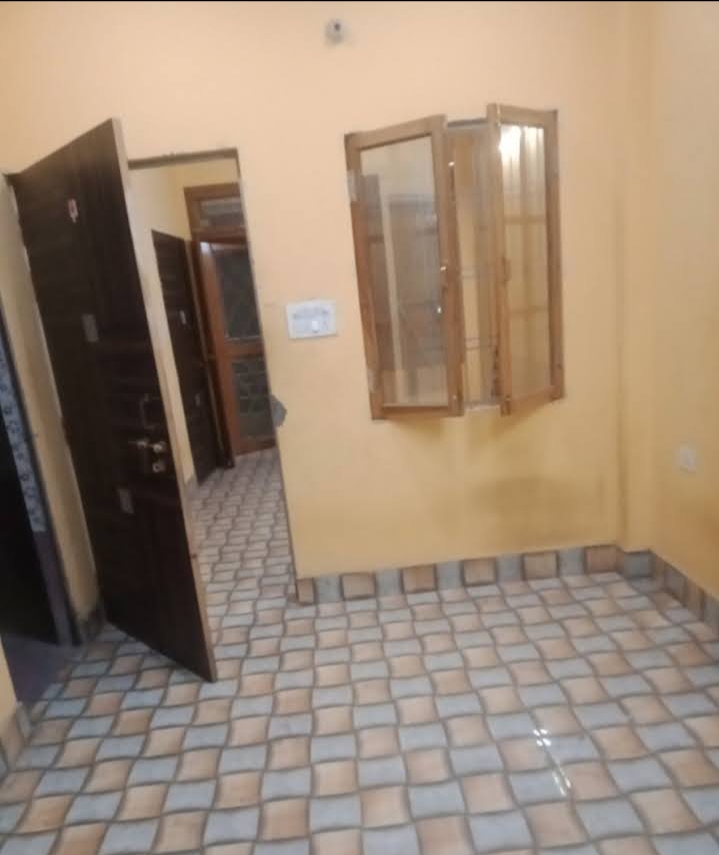 1 BHK + Study Room Independent House For Rent in Aliganj