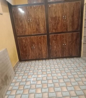 Room in 1 BHK Independent House at Aliganj – for Rent