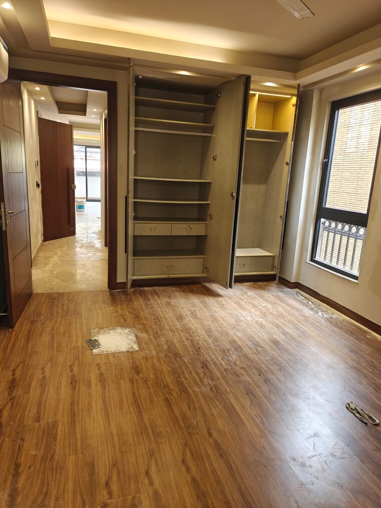 Room, shivalik colony 3 Bedroom 1800 Sq.Ft. Builder Floor In Shivalik Colony Delhi 9598184