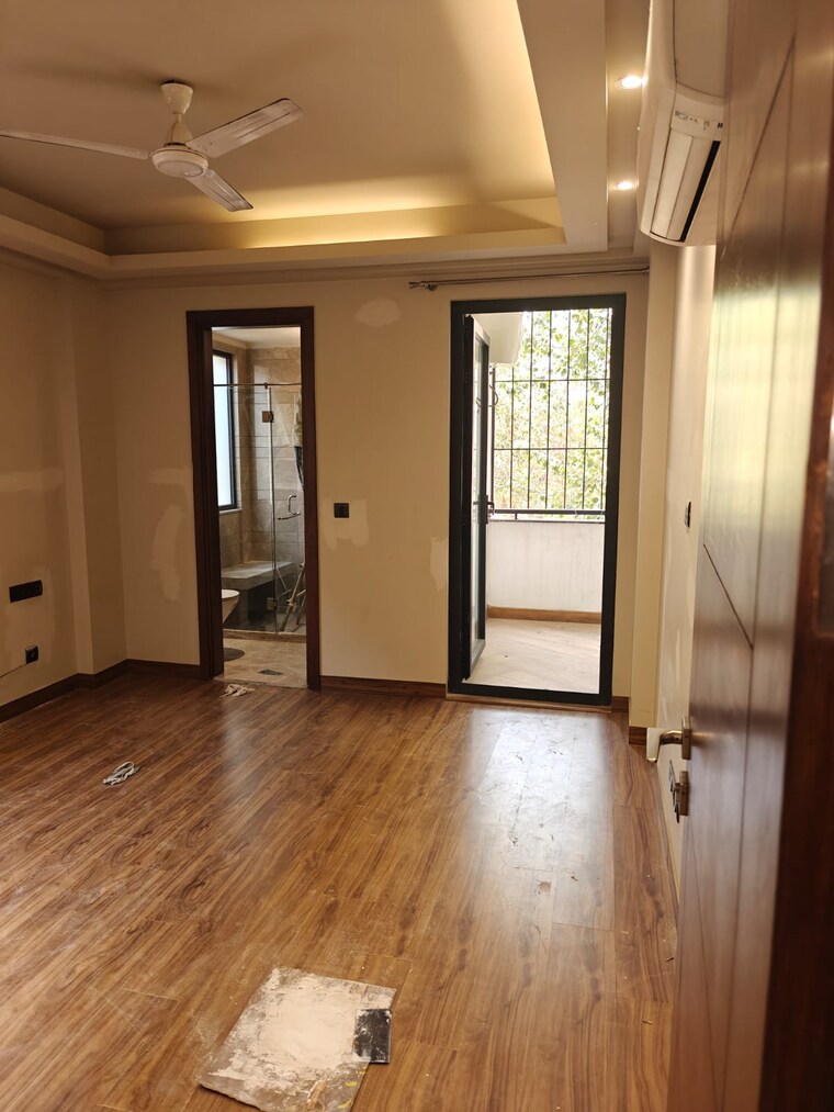 Room, shivalik colony 3 Bedroom 1800 Sq.Ft. Builder Floor In Shivalik Colony Delhi 9598184