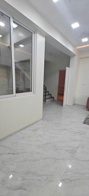 Room in 1 BHK Apartment at Neel Ganga Apartments, Lower Parel – for Rent