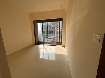 Room in 3 BHK Apartment at The Prestige City, Mulund West – for Rent
