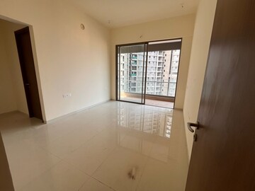 Room in 3 BHK Apartment at The Prestige City, Mulund West – for Rent