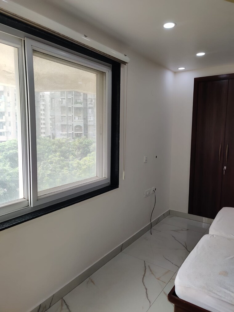 Room, sector 22 dwarka 3 Bedroom 1710 Sq.Ft. Apartment In Sector 22 Dwarka Delhi 9598158