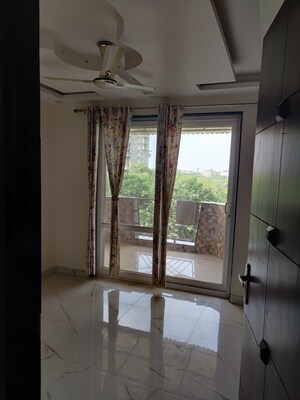 Room in 3 BHK Apartment at Sector 22 Dwarka – for Rent