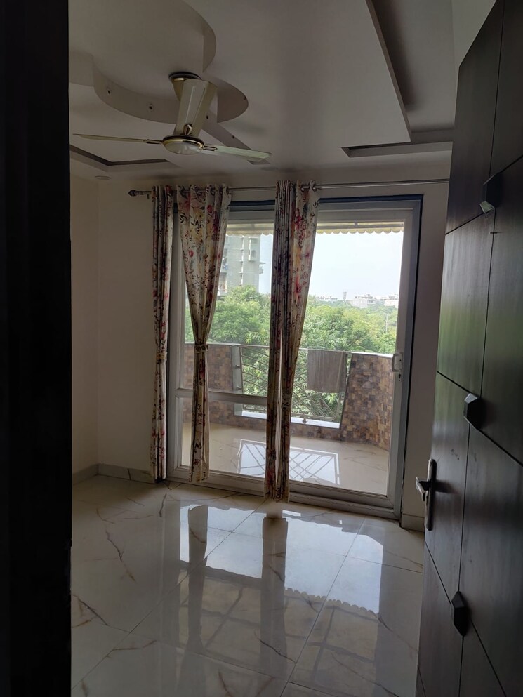 Room, sector 22 dwarka 3 Bedroom 1710 Sq.Ft. Apartment In Sector 22 Dwarka Delhi 9598158