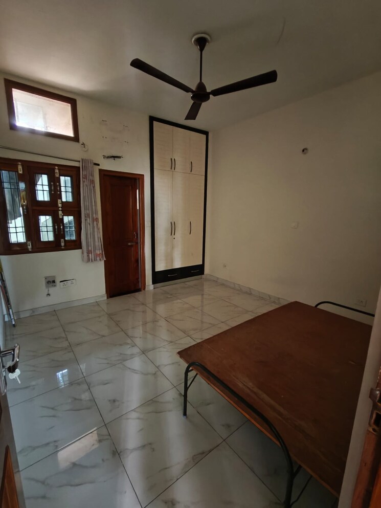 Living Room, palam-vyapar-kendra 2 Bedroom 950 Sq.Ft. Builder Floor In Palam Vihar Gurgaon 9598305