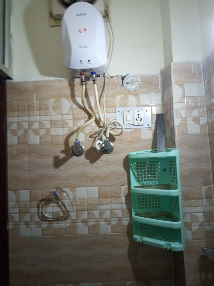 Bathroom, rwa-apartments-sector-12 1.5 Bedroom 750 Sq.Ft. Independent House In Sector 12 Noida 9598297