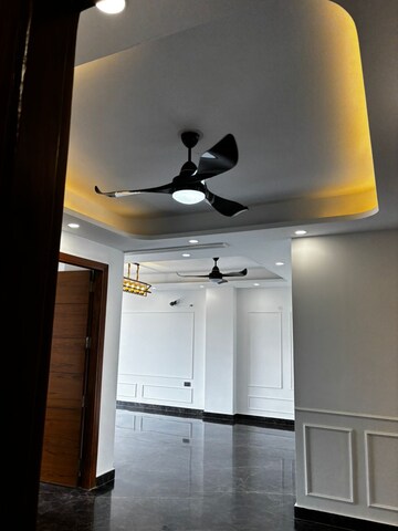 Furnished Amenities in 4 BHK Builder Floor at Sushant Lok I – for Sale