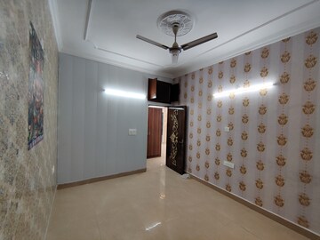 Room in 3 BHK Builder Floor at Green Fields Colony – for Rent