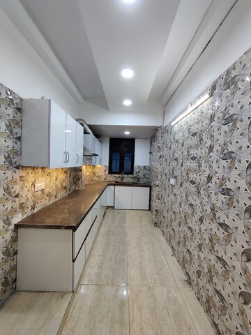 Kitchen in 3 BHK Builder Floor at Green Fields Colony – for Rent