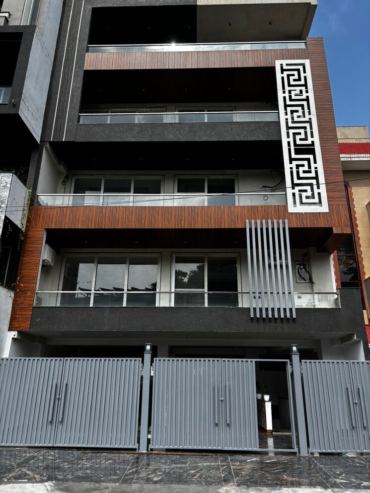 Exterior View, sushant lok i 4 Bedroom 320 Sq.Yd. Builder Floor In Sushant Lok I Gurgaon 9598170