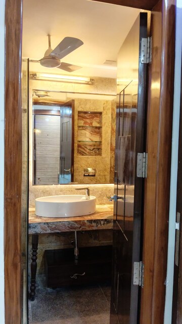 Furnished Amenities in 3 BHK Apartment at M3M Skywalk, Sector 74 – for Sale