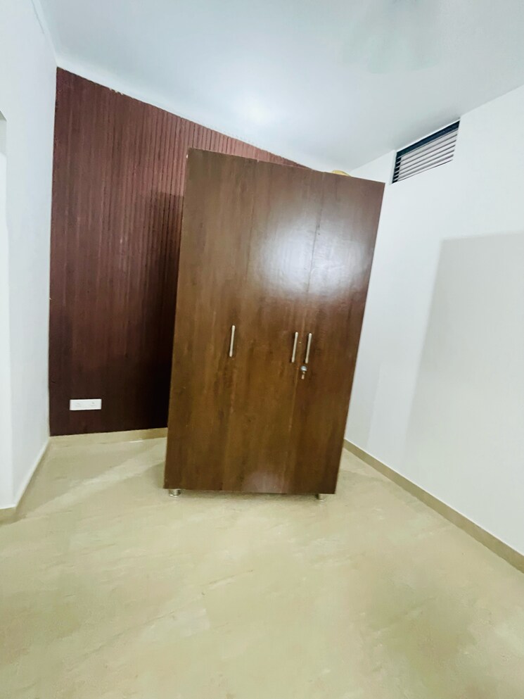 Room, palam-vyapar-kendra 1 Bedroom 650 Sq.Ft. Builder Floor In Palam Vihar Gurgaon 9598473