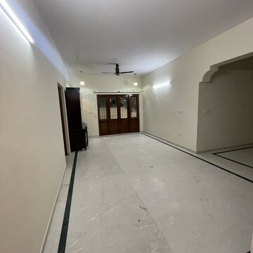 Building Lobby in 3 BHK Apartment at Frazer Town – for Rent