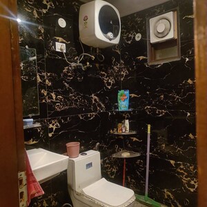 Furnished Amenities in 3 BHK Builder Floor at Saket – for Rent